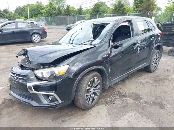 JA4AR3AW8JU020015 2018 MITSUBISHI OUTLANDER - Image 2