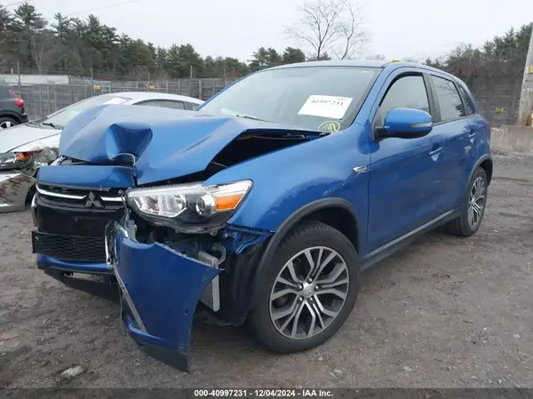 JA4AR3AW8JZ004867 2018 MITSUBISHI OUTLANDER - Image 2