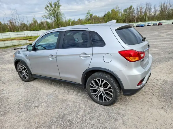 JA4AR3AW8JZ005436 2018 MITSUBISHI OUTLANDER - Image 2