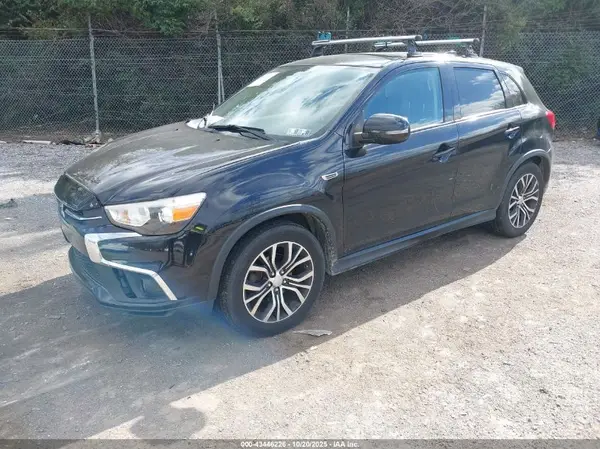 JA4AR3AW8JZ012399 2018 MITSUBISHI OUTLANDER - Image 2
