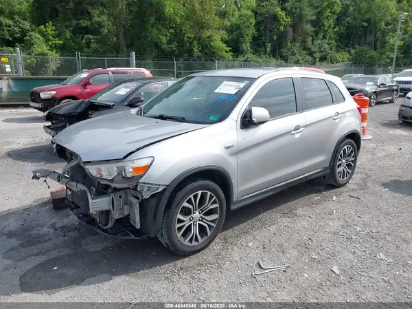 JA4AR3AW8JZ033561 2018 MITSUBISHI OUTLANDER - Image 2