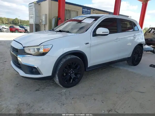 JA4AR3AW9HZ025625 2017 MITSUBISHI OUTLANDER - Image 2
