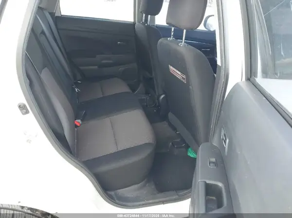JA4AR3AW9HZ025625 2017 MITSUBISHI OUTLANDER - Image 8