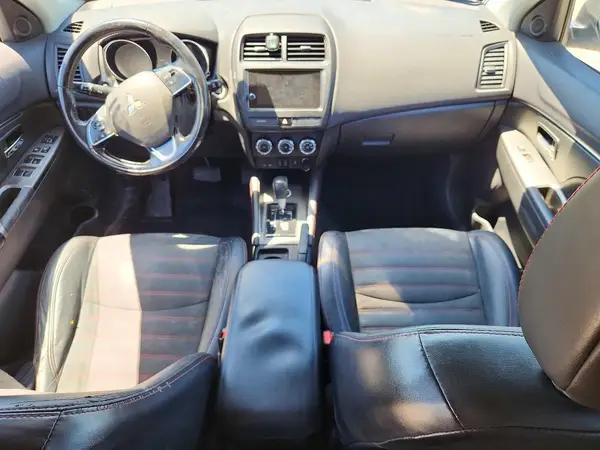 JA4AR3AW9JU001070 2018 MITSUBISHI OUTLANDER - Image 8