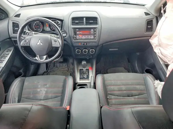 JA4AR3AW9JU001490 2018 MITSUBISHI OUTLANDER - Image 8