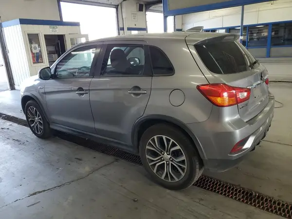 JA4AR3AW9JU002171 2018 MITSUBISHI OUTLANDER - Image 2