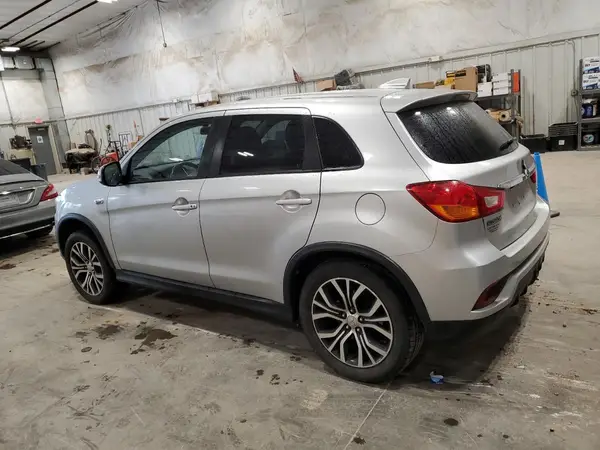 JA4AR3AW9JU013204 2018 MITSUBISHI OUTLANDER - Image 2