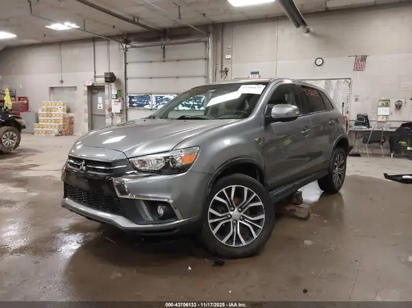 JA4AR3AW9JU019181 2018 MITSUBISHI OUTLANDER - Image 2