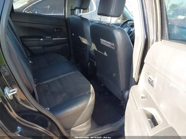 JA4AR3AW9JZ035545 2018 MITSUBISHI OUTLANDER - Image 8