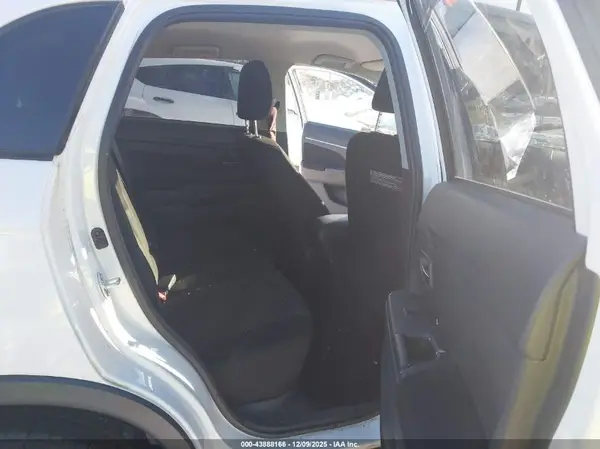 JA4AR3AWXGZ030833 2016 MITSUBISHI OUTLANDER - Image 8