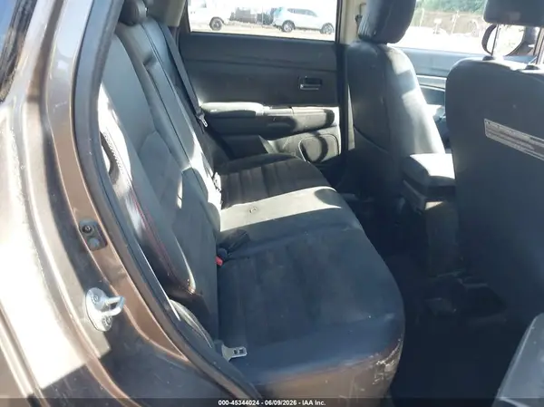 JA4AR3AWXJU011946 2018 MITSUBISHI OUTLANDER - Image 8