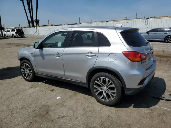 JA4AR3AWXJZ032346 2018 MITSUBISHI OUTLANDER - Image 2