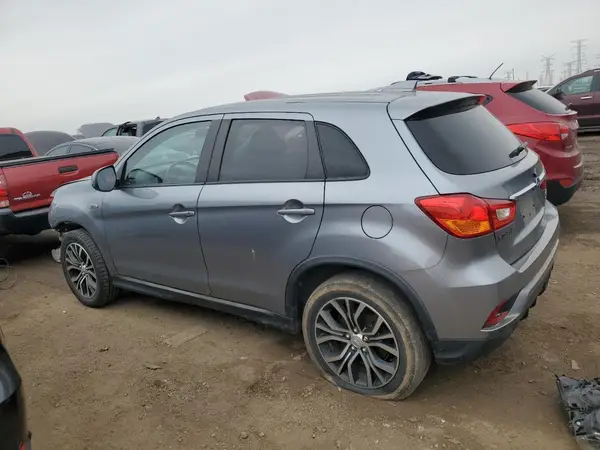 JA4AR3AWXJZ035179 2018 MITSUBISHI OUTLANDER - Image 2