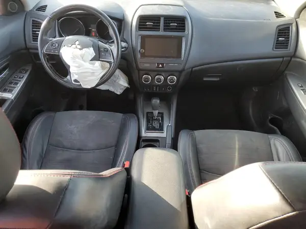 JA4AR3AWXJZ035361 2018 MITSUBISHI OUTLANDER - Image 8