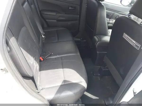 JA4AR4AW0GZ044164 2016 MITSUBISHI OUTLANDER - Image 8