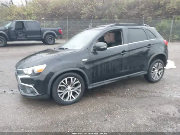 JA4AR4AW0HZ059863 2017 MITSUBISHI OUTLANDER - Image 2