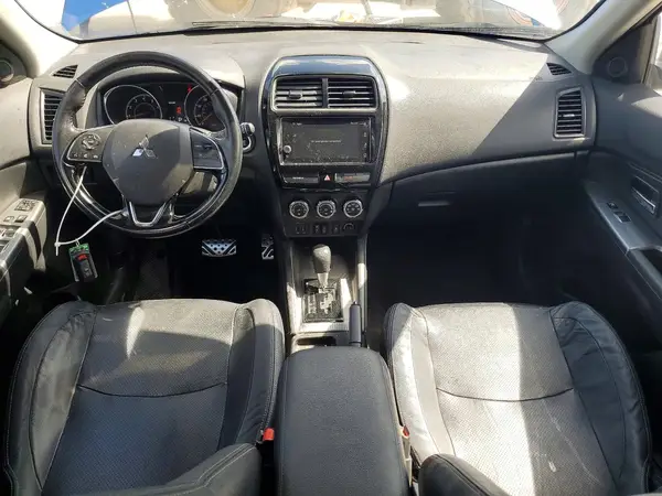 JA4AR4AW0JU002727 2018 MITSUBISHI OUTLANDER - Image 8
