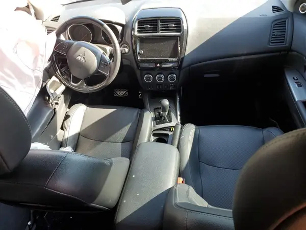 JA4AR4AW0JU008351 2018 MITSUBISHI OUTLANDER - Image 8