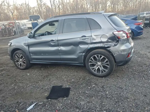 JA4AR4AW0JU021889 2018 MITSUBISHI OUTLANDER - Image 2