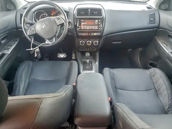 JA4AR4AW0JU021889 2018 MITSUBISHI OUTLANDER - Image 8