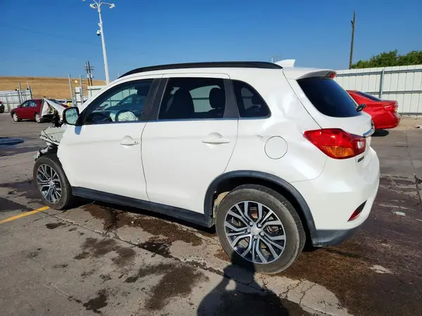 JA4AR4AW0JZ013519 2018 MITSUBISHI OUTLANDER - Image 2