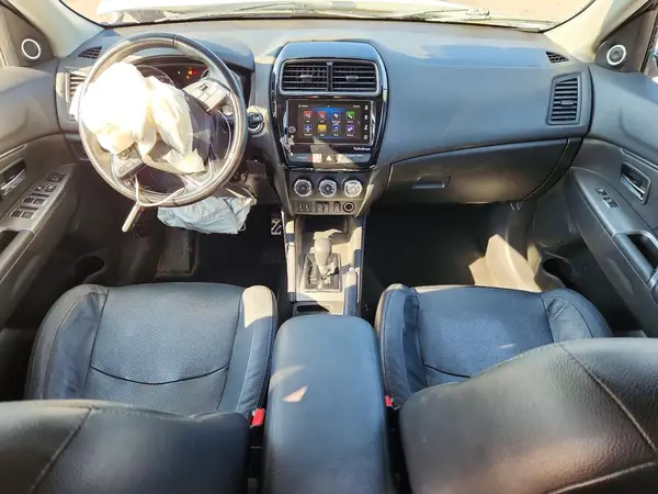 JA4AR4AW0JZ013519 2018 MITSUBISHI OUTLANDER - Image 8