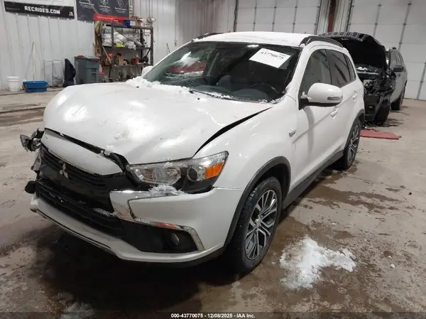 JA4AR4AW1GZ031407 2016 MITSUBISHI OUTLANDER - Image 2