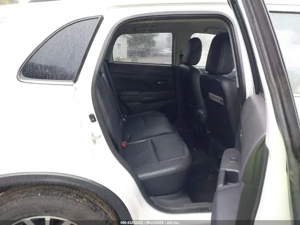 JA4AR4AW1GZ056033 2016 MITSUBISHI OUTLANDER - Image 8