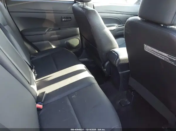 JA4AR4AW1HZ045891 2017 MITSUBISHI OUTLANDER - Image 8