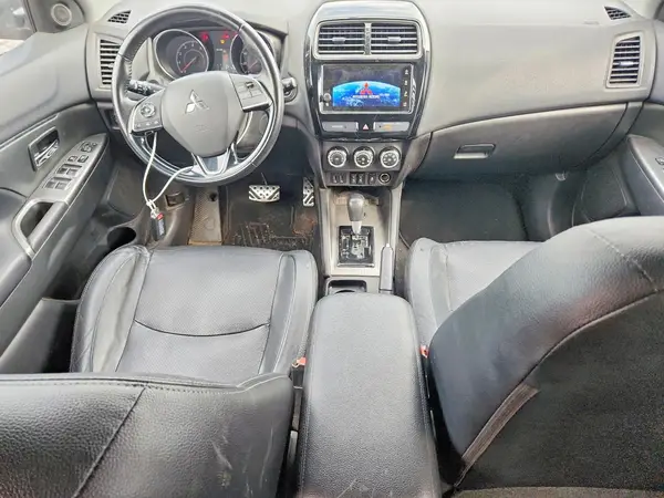 JA4AR4AW1JU000484 2018 MITSUBISHI OUTLANDER - Image 8