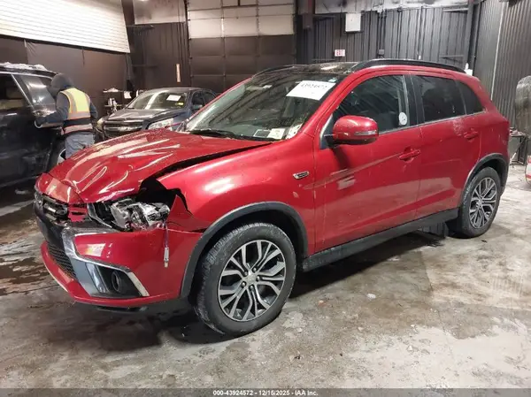 JA4AR4AW1JU021979 2018 MITSUBISHI OUTLANDER - Image 2