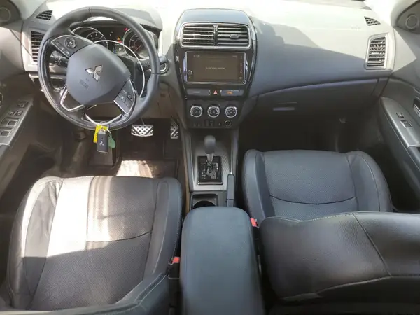 JA4AR4AW1JZ013223 2018 MITSUBISHI OUTLANDER - Image 8