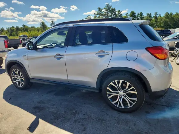 JA4AR4AW2HZ024788 2017 MITSUBISHI OUTLANDER - Image 2
