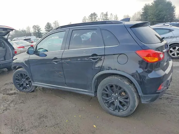 JA4AR4AW2JZ026286 2018 MITSUBISHI OUTLANDER - Image 2