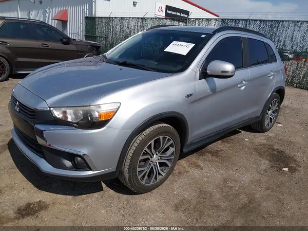 JA4AR4AW3HZ028638 2017 MITSUBISHI OUTLANDER - Image 2