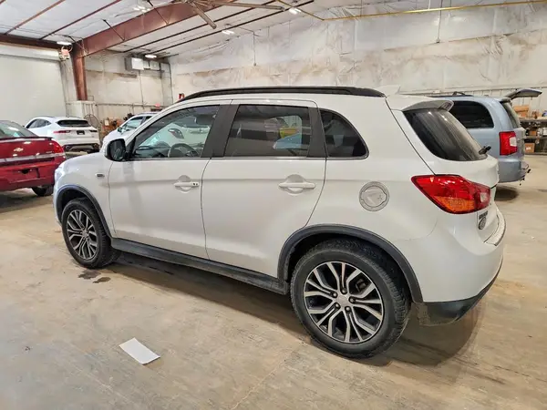JA4AR4AW3HZ047450 2017 MITSUBISHI OUTLANDER - Image 2