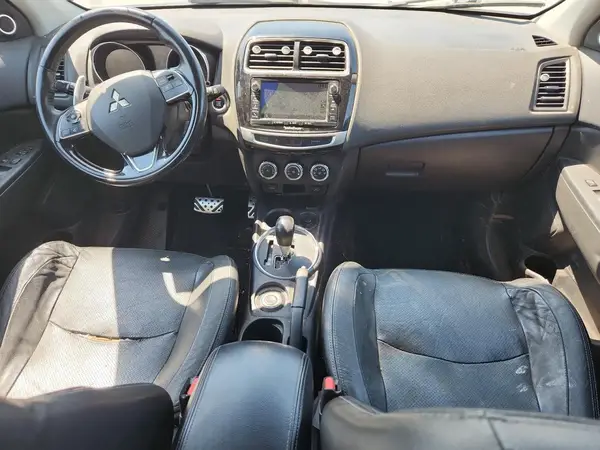 JA4AR4AW3HZ057072 2017 MITSUBISHI OUTLANDER - Image 8