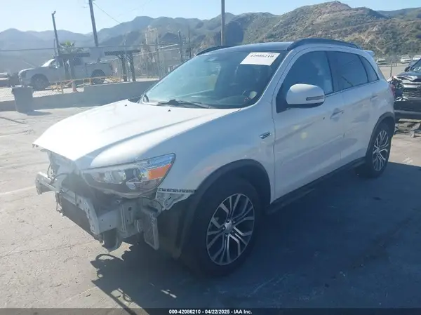 JA4AR4AW3JZ031979 2018 MITSUBISHI OUTLANDER - Image 2