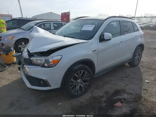 JA4AR4AW4GZ042904 2016 MITSUBISHI OUTLANDER - Image 2
