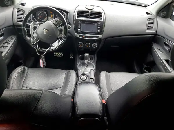 JA4AR4AW4HZ022783 2017 MITSUBISHI OUTLANDER - Image 8