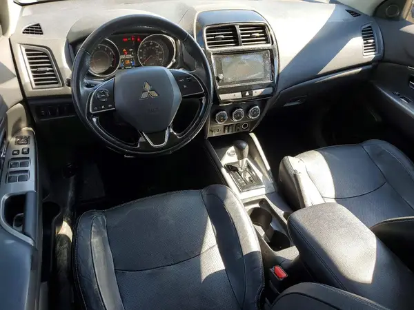 JA4AR4AW4JU002214 2018 MITSUBISHI OUTLANDER - Image 8