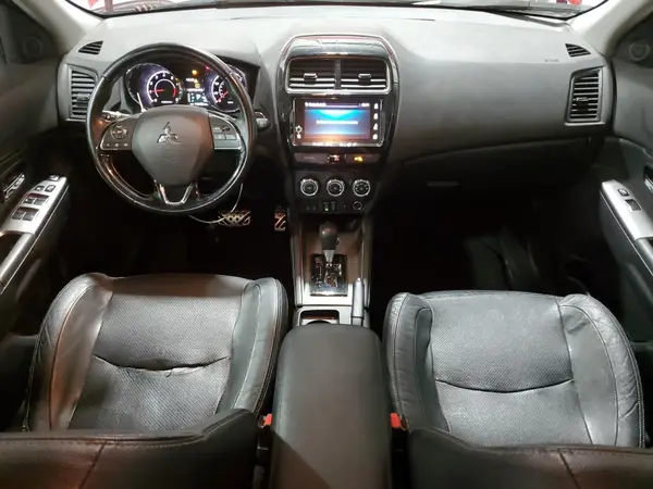 JA4AR4AW4JU002746 2018 MITSUBISHI OUTLANDER - Image 8