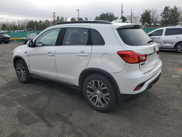 JA4AR4AW4JZ010414 2018 MITSUBISHI OUTLANDER - Image 2