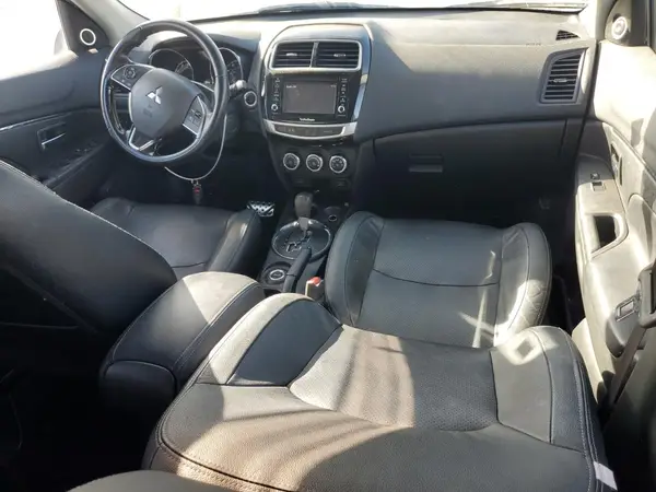 JA4AR4AW5HZ017799 2017 MITSUBISHI OUTLANDER - Image 8