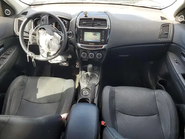 JA4AR4AW5HZ049930 2017 MITSUBISHI OUTLANDER - Image 8