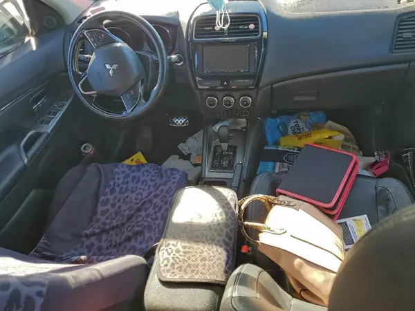 JA4AR4AW5JU002867 2018 MITSUBISHI OUTLANDER - Image 8