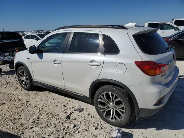 JA4AR4AW5JU011133 2018 MITSUBISHI OUTLANDER - Image 2