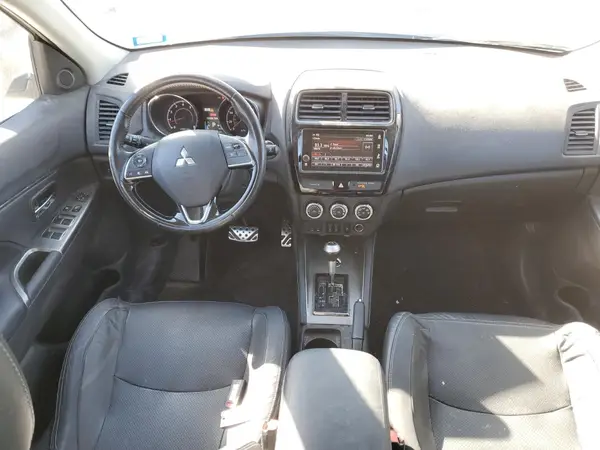 JA4AR4AW5JU011133 2018 MITSUBISHI OUTLANDER - Image 8