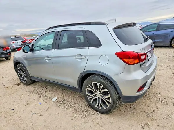 JA4AR4AW5JZ036536 2018 MITSUBISHI OUTLANDER - Image 2