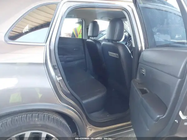 JA4AR4AW6GZ051264 2016 MITSUBISHI OUTLANDER - Image 8